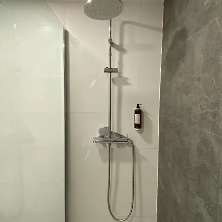 & - Hébergement de vacances *